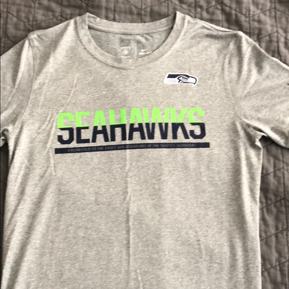 Nike boys Tshirt medium